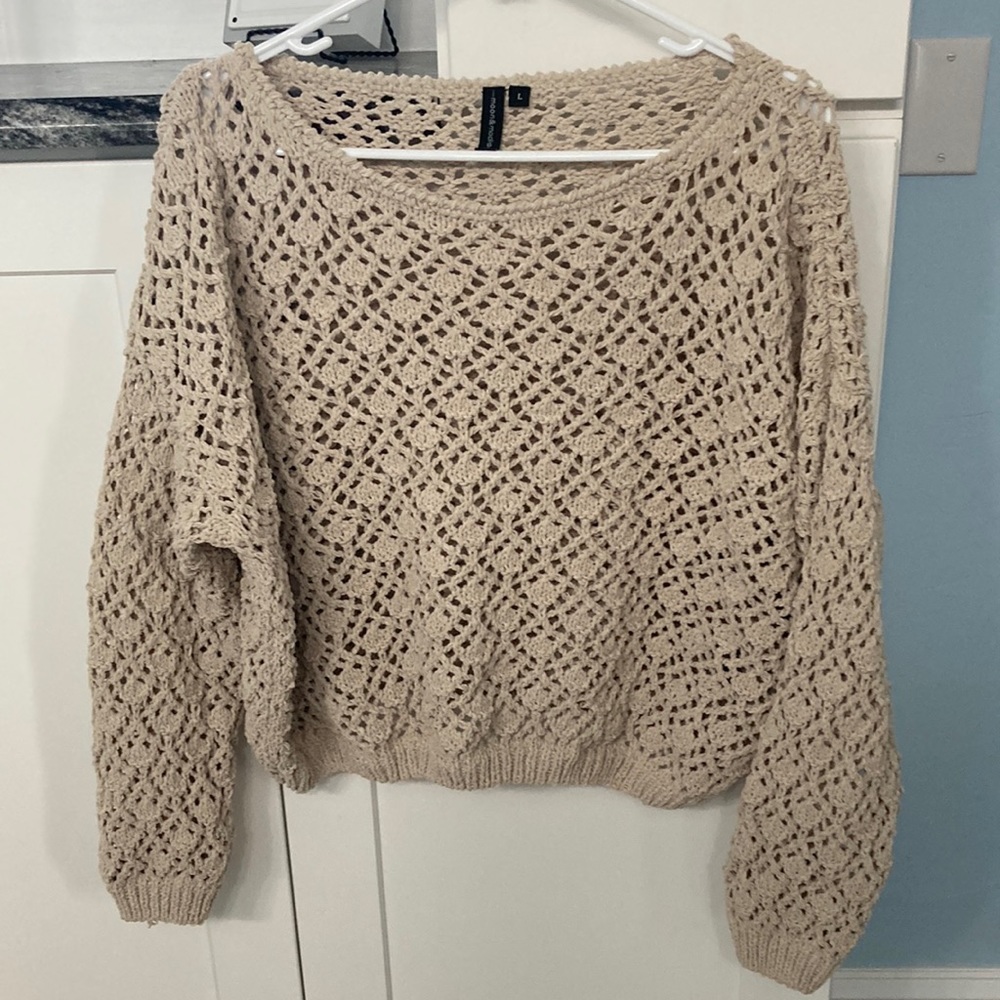 Large Crop Cream Moon and Madison knit sweater  GUC smoke free home